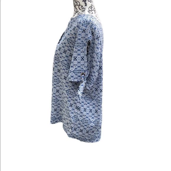 🔴 2 for $25 Ivanka Trump Lightweight V-neck Blouse size large - Picture 2 of 7